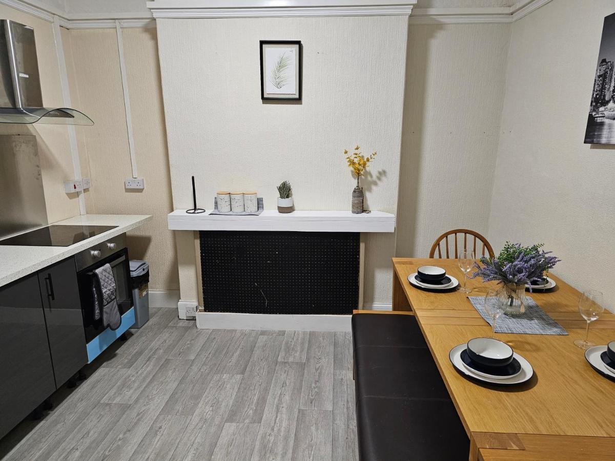 Skyline Queen'S Suites 203 스완지 외부 사진
